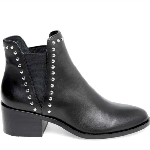 Steve Madden Cade Black Leather Ankle Boots Booties with Silver Studs Size 8.5